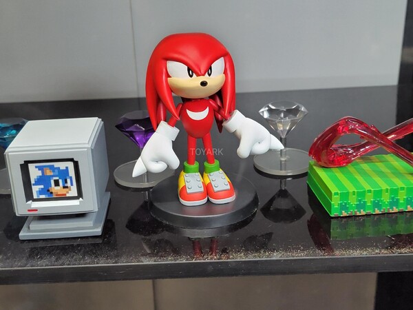 Knuckles The Echidna (Classic Knuckles), Sonic The Hedgehog, Diamond Select Toys, Pre-Painted